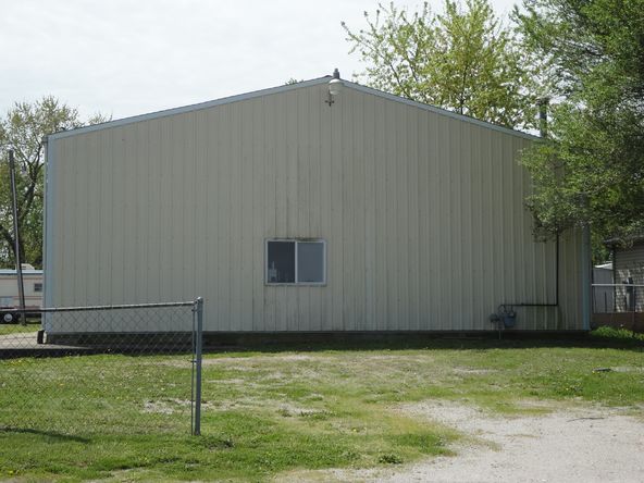 77 Piatt Ave, Mattoon, IL 61938
